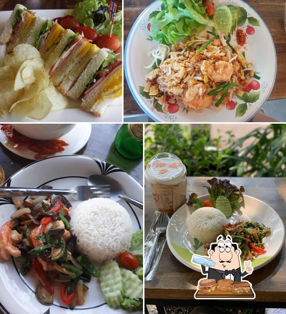 Degusta un sándwich en Bistro Terrace Chiangmai