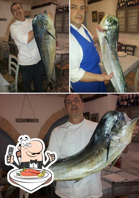 Ristorante Almarea - Osteria di mare sert un menu pour les amateurs de poissons