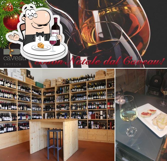 È gradevole bersi un bicchiere di vino a Enoteca Caveau