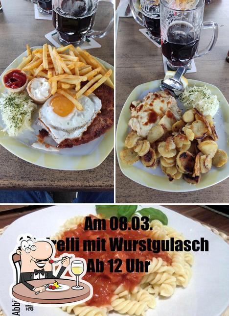 Еда в "*Märchenklause-Gartenlokal*"