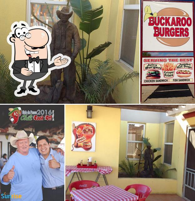 Vea esta foto de Buckaroo Bob's Burgers