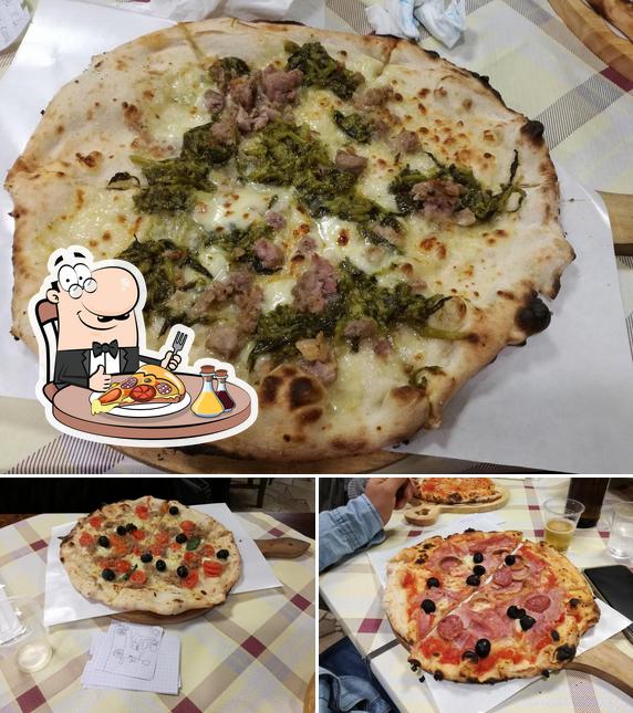 Ordina una pizza a Pizzeria-Friggitoria-Bruschetteria Rosanna