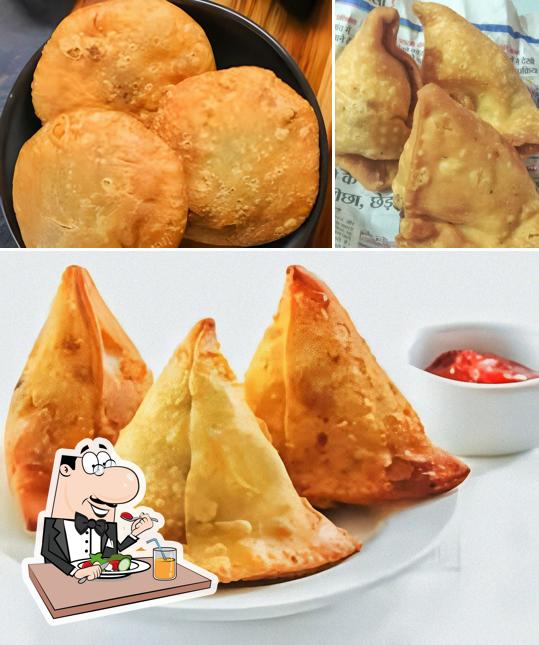 Food at Famous Kachauri & Samosa Centre, Itarsi