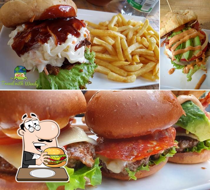 Bestellt einen Burger bei Benztown Burger