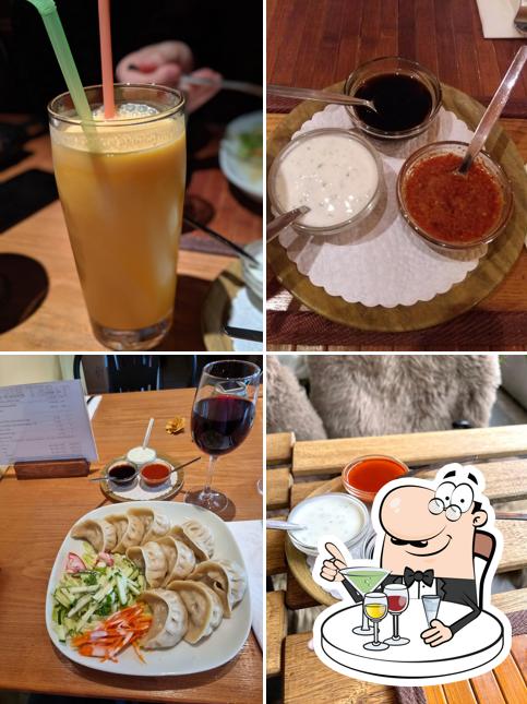 TIBET BISTRO "Momo's & Drink's Restaurant & Take Away " serve alcolici