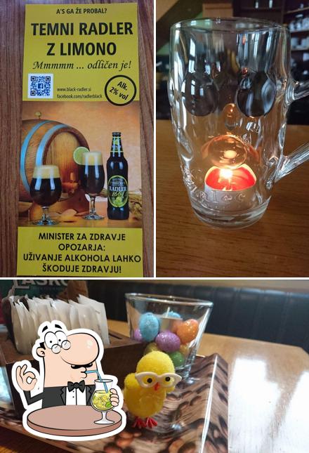 Tra le varie cose da Čiko bar Žalec si possono trovare la bevanda e cibo