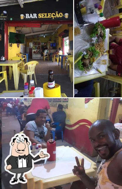 A foto da interior e comida no Boteco Seleção