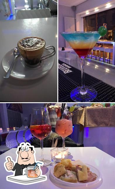 Goditi un drink dal menu