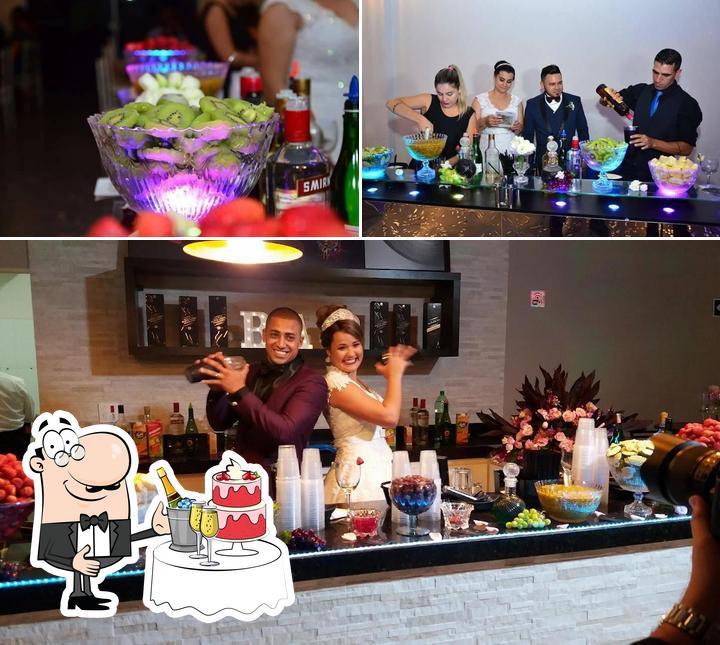 A imagem do Santaroza's Bar’s casamento e comida