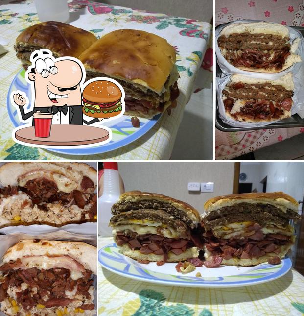 Закажите гамбургеры в "LANCHE DO GORDO."