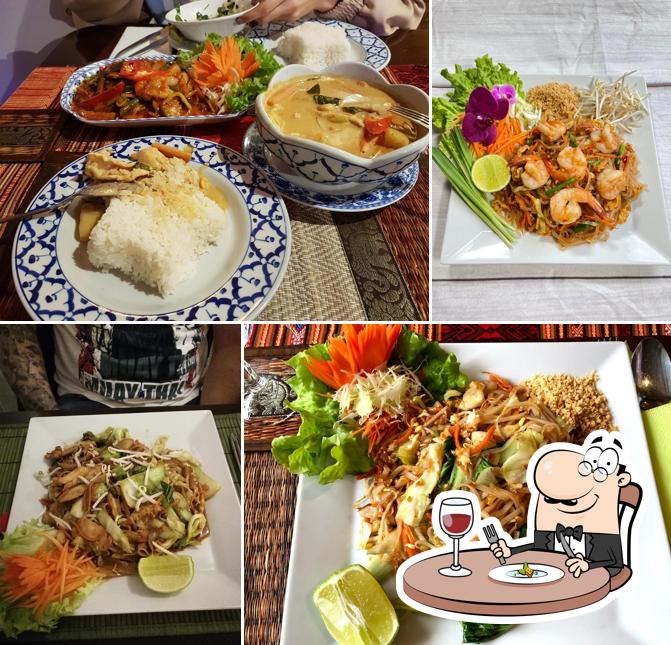 Pollo al curry e pad thai al Pad Thai