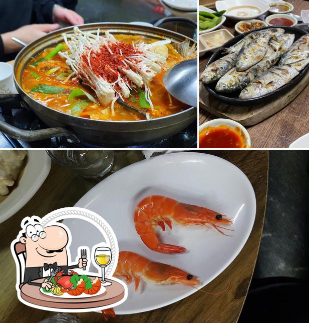 Get various seafood meals available at Sea Sliced Raw Fish Sarang
