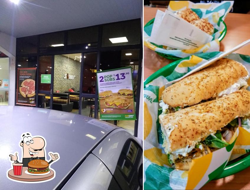 Peça um hambúrguer no SUBWAY