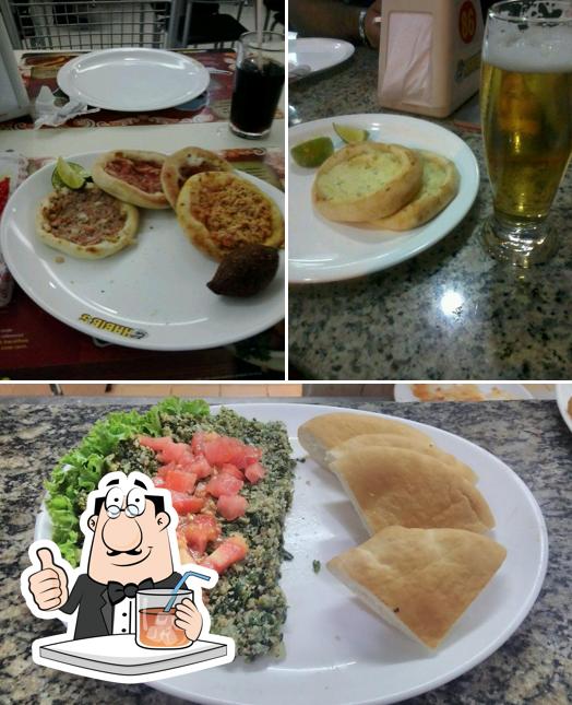 A imagem da bebida e comida no Habib's - Treze de Maio