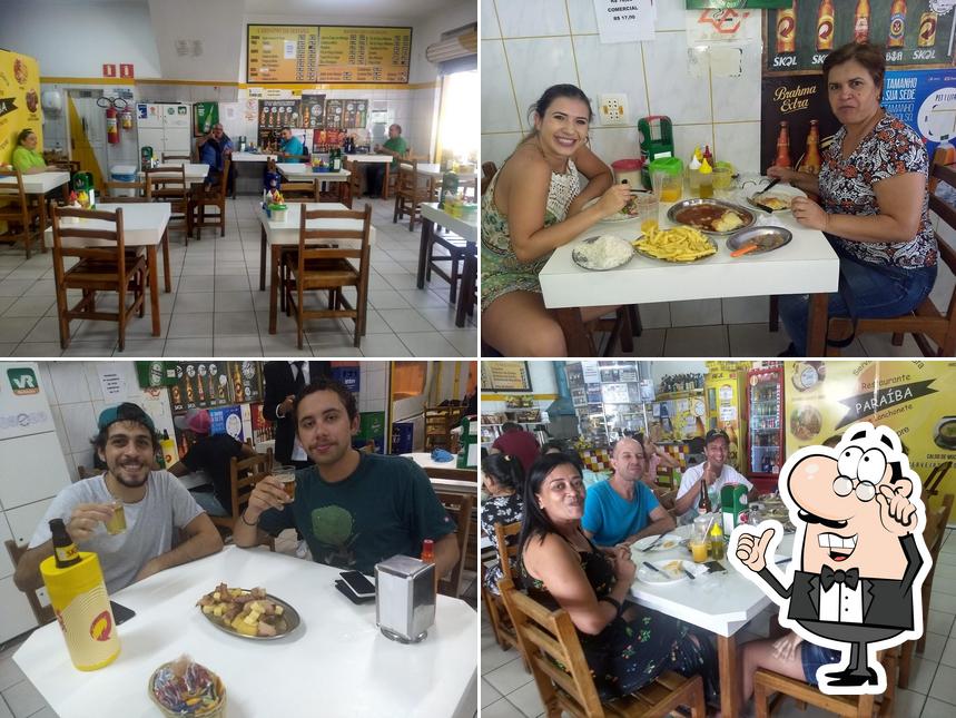 Sente em uma das mesas no Restaurante e Lanchonete Paraiba