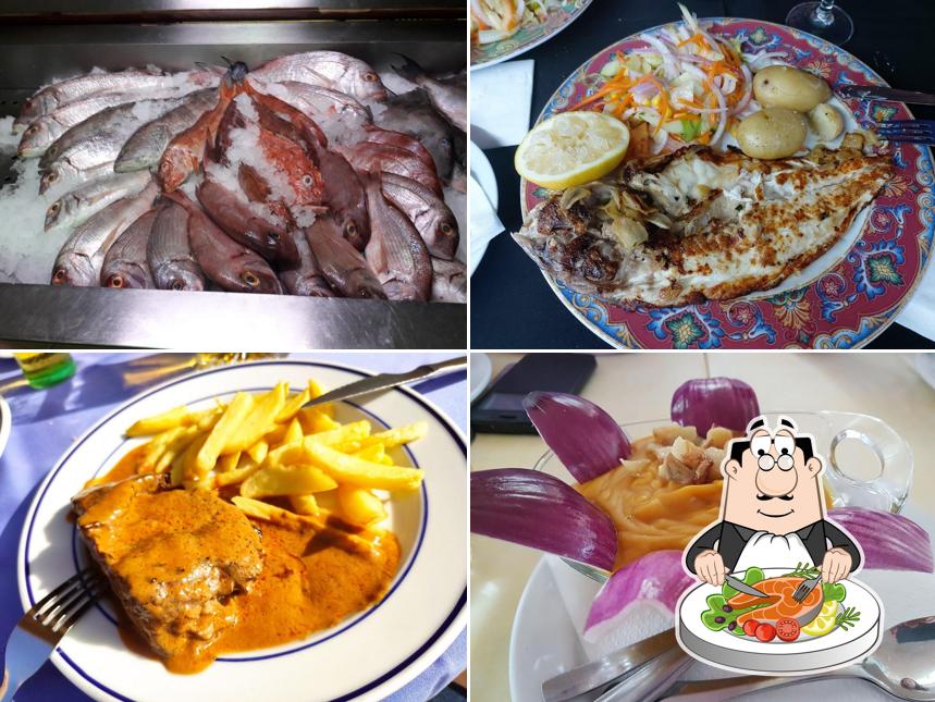 Elige un plato de pescado en Restaurante La Barca De San Andrés