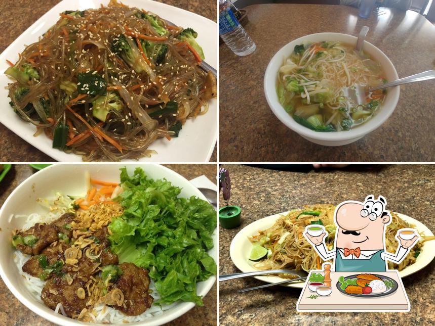 Platos en Phở Vegan Asian Cuisine