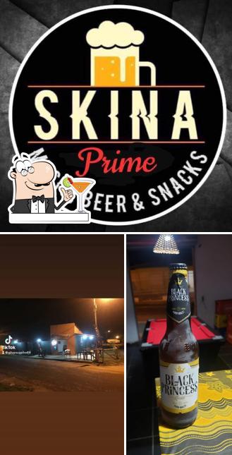 A imagem do Skina prime’s bebida e exterior