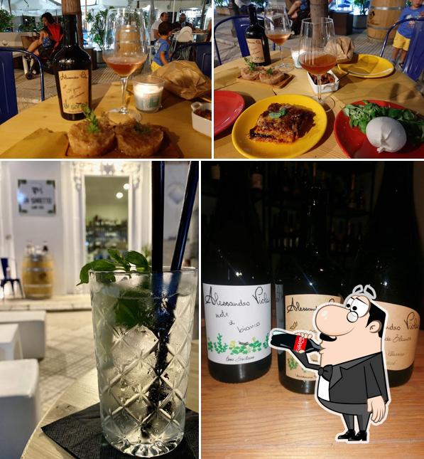 La foto della bevanda e tavolo da pranzo di Da Saretto • Wine Bar