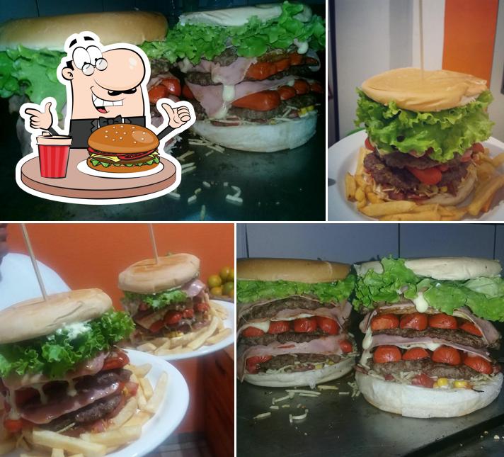 Experimente um hambúrguer no Dog Burger Maranata