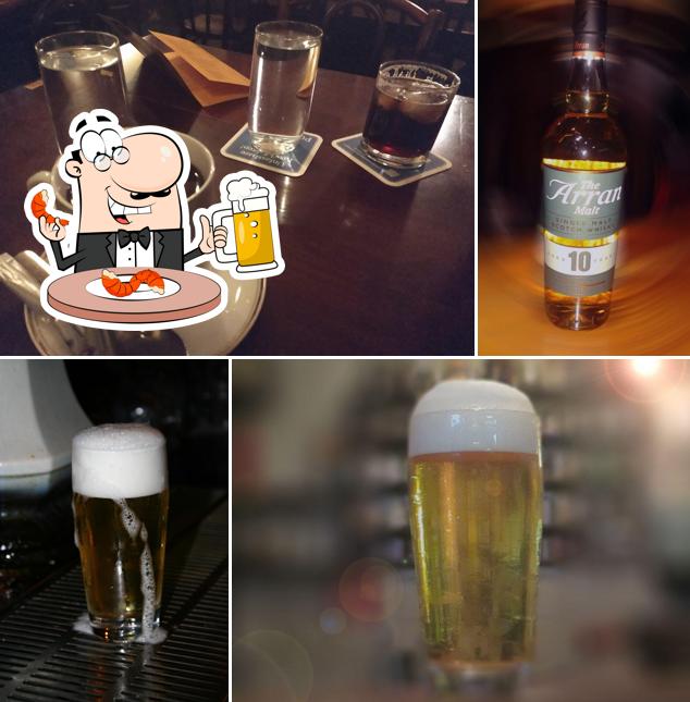 Das LANGE Pub und Beisl serves a selection of beers