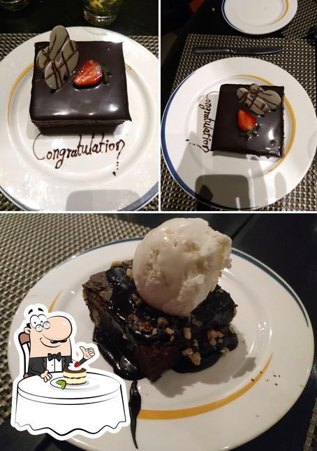 APARANTA serves a range of desserts