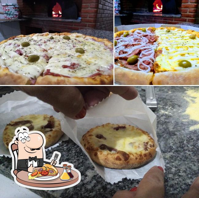 Experimente pizza no Pizzaria e Esfiharia Santos