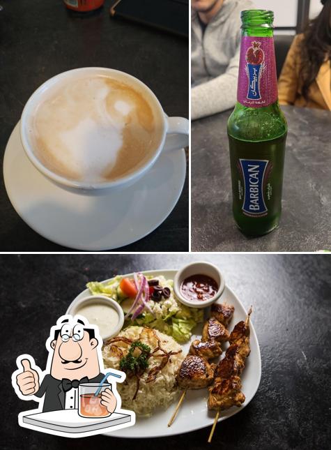 La photo de la boire et nourriture de Aladin's Pizzeria & Shawarma Place’s