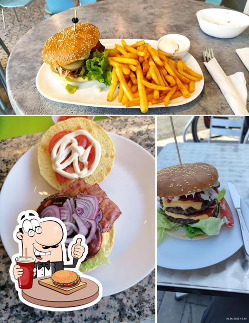 Try out a burger at Aumunder Imbiss