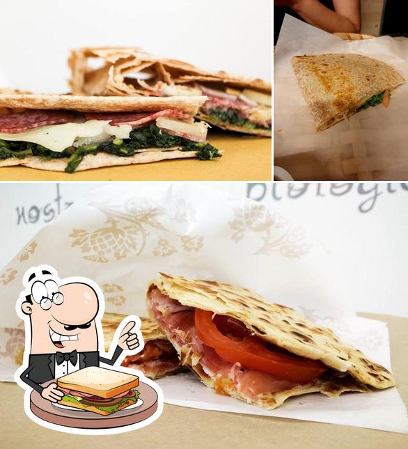 Ordina un panino a Gusto Piadineria Senigallia