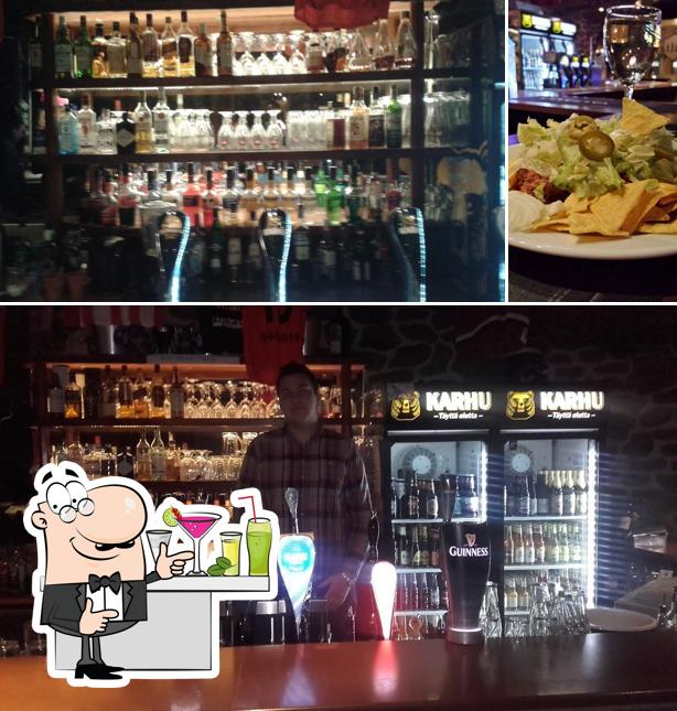 Las imágenes de barra de bar y comida en Kilta Bar