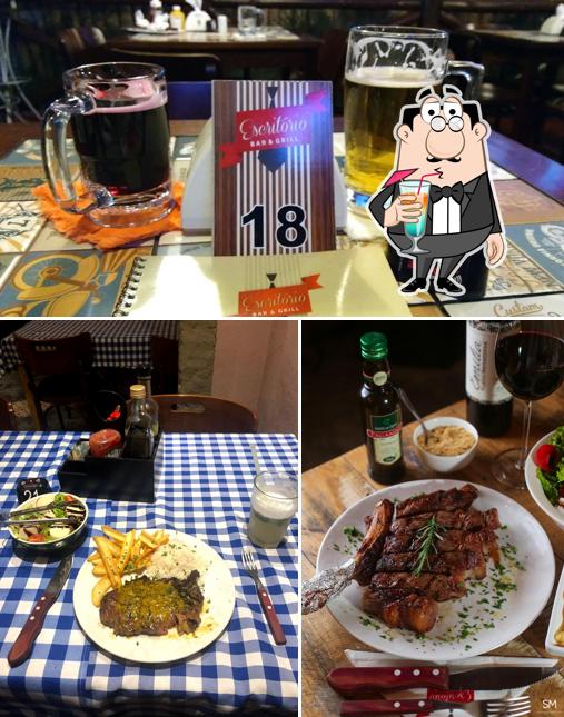 Entre diferentes coisas, bebida e mesa de jantar podem ser encontrados no Escritório Bar & Grill