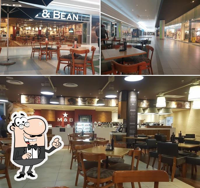 Installez-vous à l'une des tables de Mugg & Bean