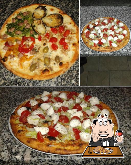 Order pizza at Note Di Gusto