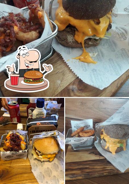 Experimente um hambúrguer no Brutus Burger Grill