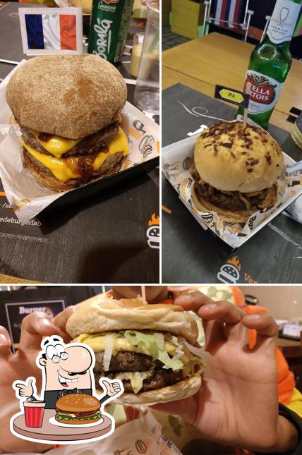 Peça um hambúrguer no Burger Lab Jundiaí