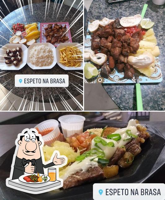 Comida em Espeto na Brasa