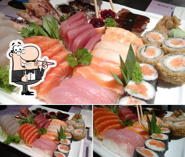 Rolos de sushi são oferecidos por Kanto Sushi Bar