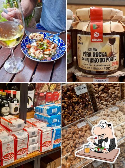 Comida em Mercearia da Praça