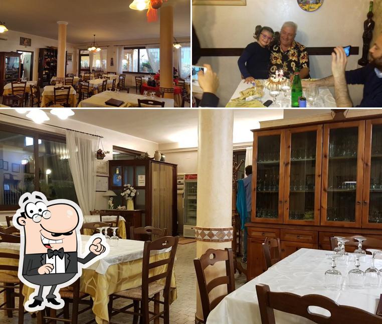 Questa è la foto che mostra la interni e tavolo da pranzo di Ristorante Rugantino