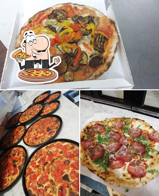 Elige una pizza en Pizzeria-Street food Santa Lucia dal 1950