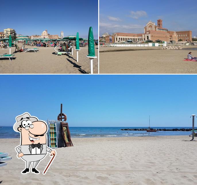 Check out how Stabilimento balneare Le Sirene looks outside