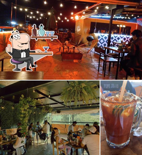El Tacoh Mar & Pachanga is distinguished by interior and beverage