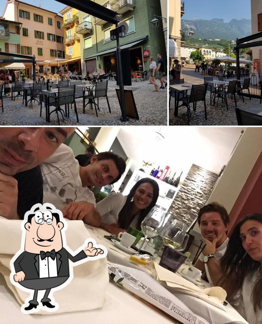 Siediti a un tavolo di Ristorante Buongiorno Buonasera