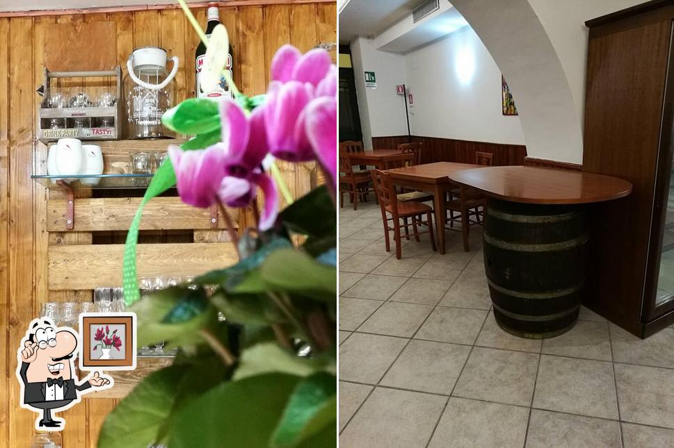 Dai un'occhiata agli interni di la voglia pazza bar pizzeria