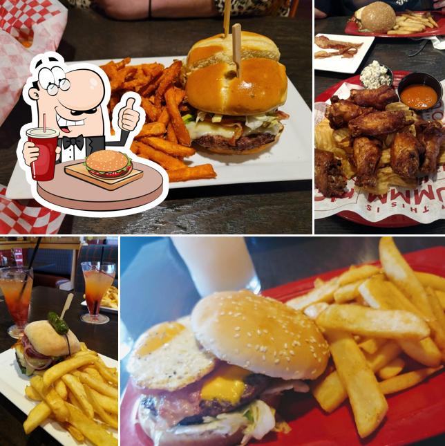 https://img.restaurantguru.com/c78c-Red-Robin-Gourmet-Burgers-Lansing-burger.jpg