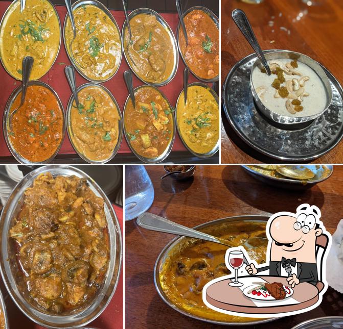 Red Fort Cuisine of India tiene platos con carne