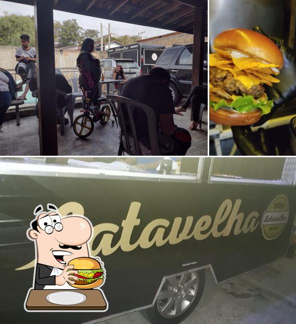 Delicie-se com um hambúrguer no Lata Velha Bom Burguer