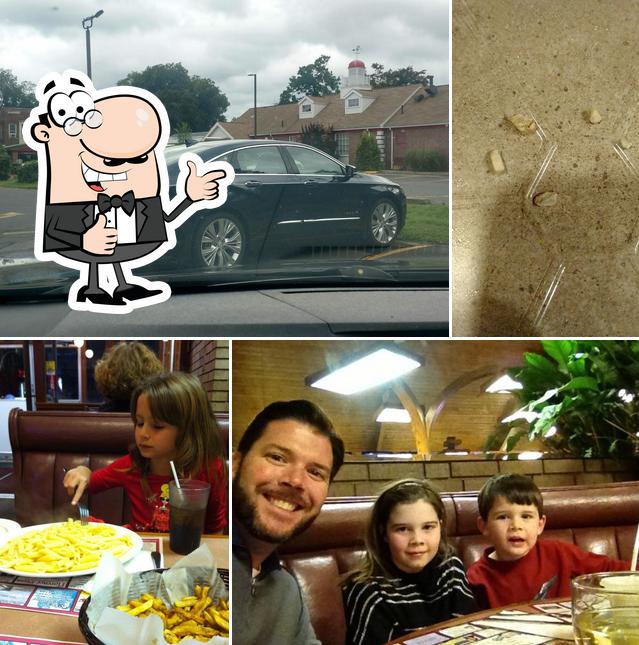 Vea esta imagen de Florence Pizza & Family