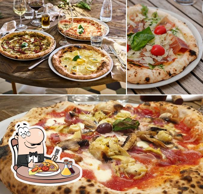 Ordina una pizza a Pinija Restaurant & Beach bar